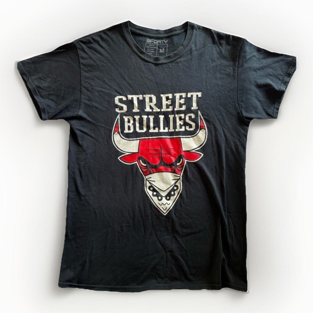3Forty Street Bullies T-Shirt Mens Medium Black Graphic Chicago Bulls Mashup Tee
